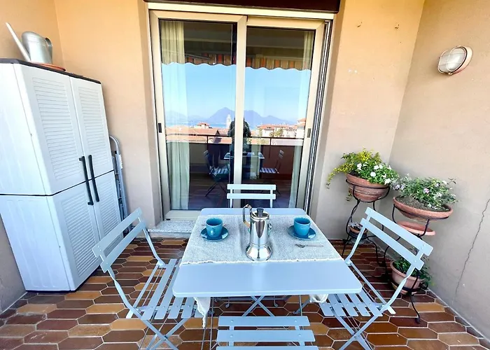 Vista - With Terrace & Islands View Appartamento *